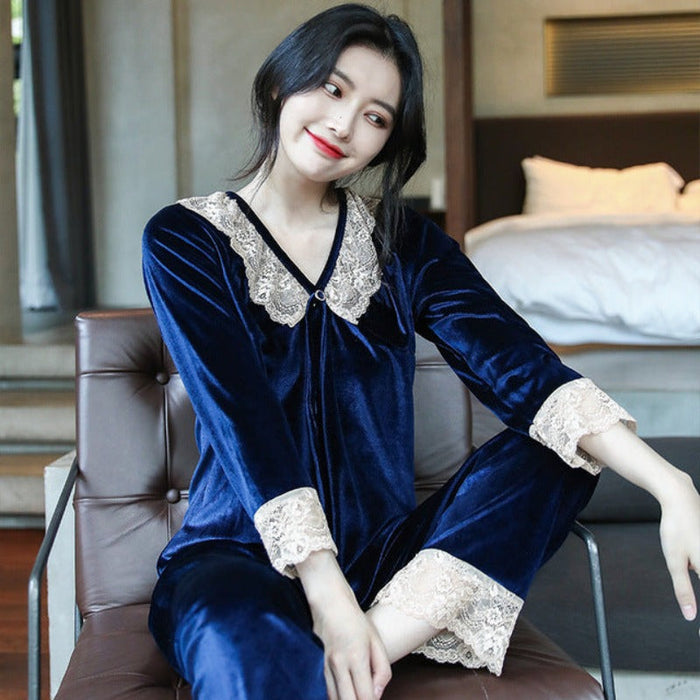 Winter Coral Round Neck Velvet Pajamas Set For Women